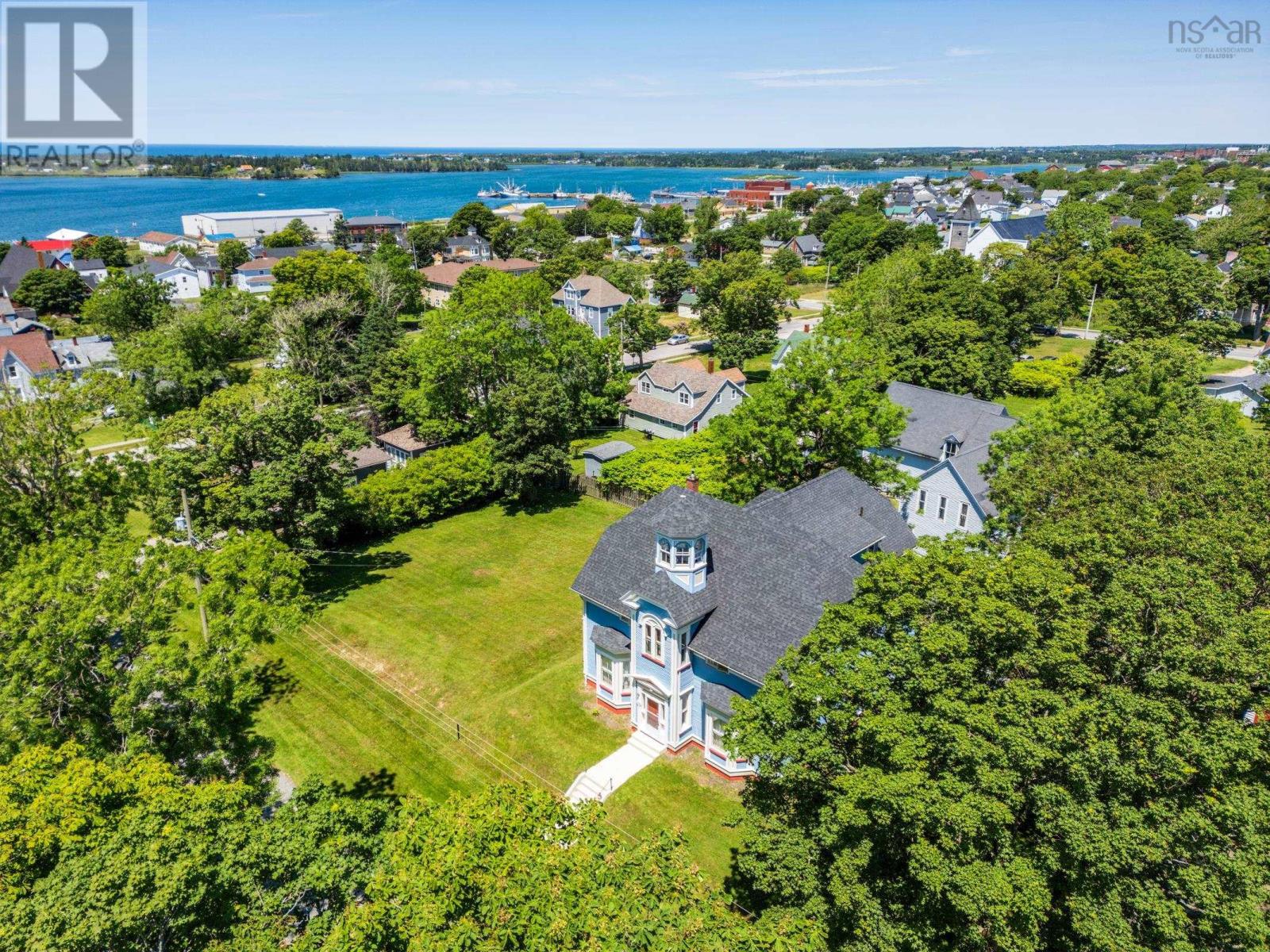 42 Queen Street, Yarmouth, Nova Scotia  B5A 3Y5 - Photo 1 - 202516663