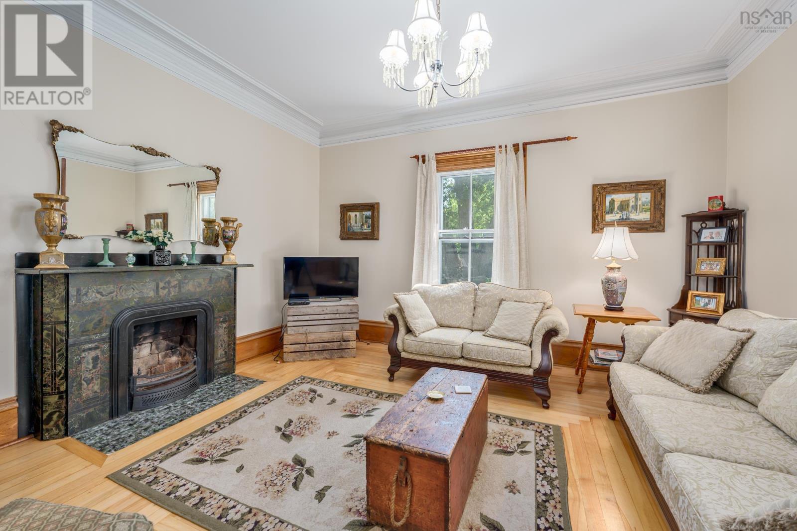 42 Queen Street, Yarmouth, Nova Scotia  B5A 3Y5 - Photo 8 - 202516663