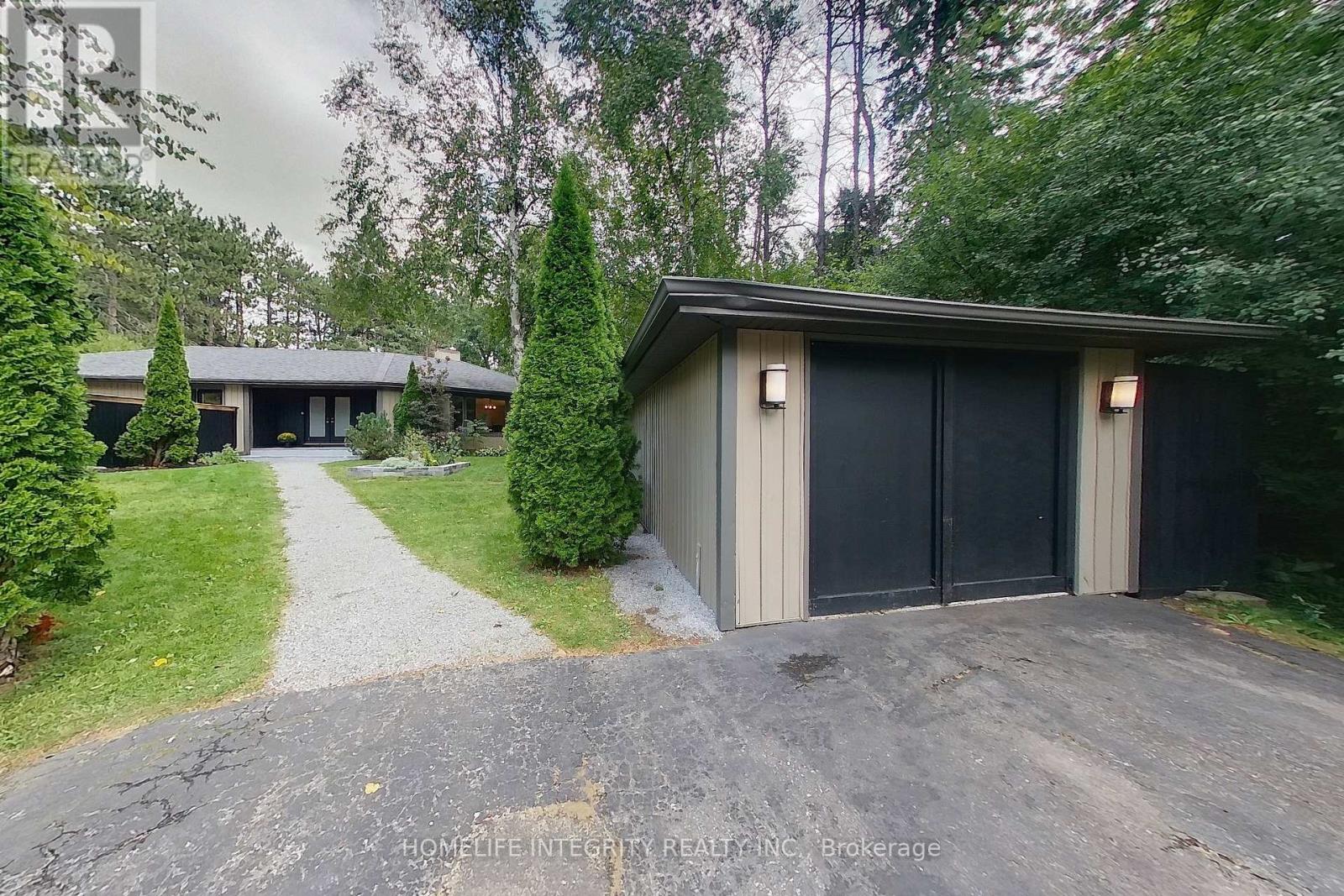 37 Manniku Road, Georgina, Ontario  L9P 1R2 - Photo 2 - N12393322