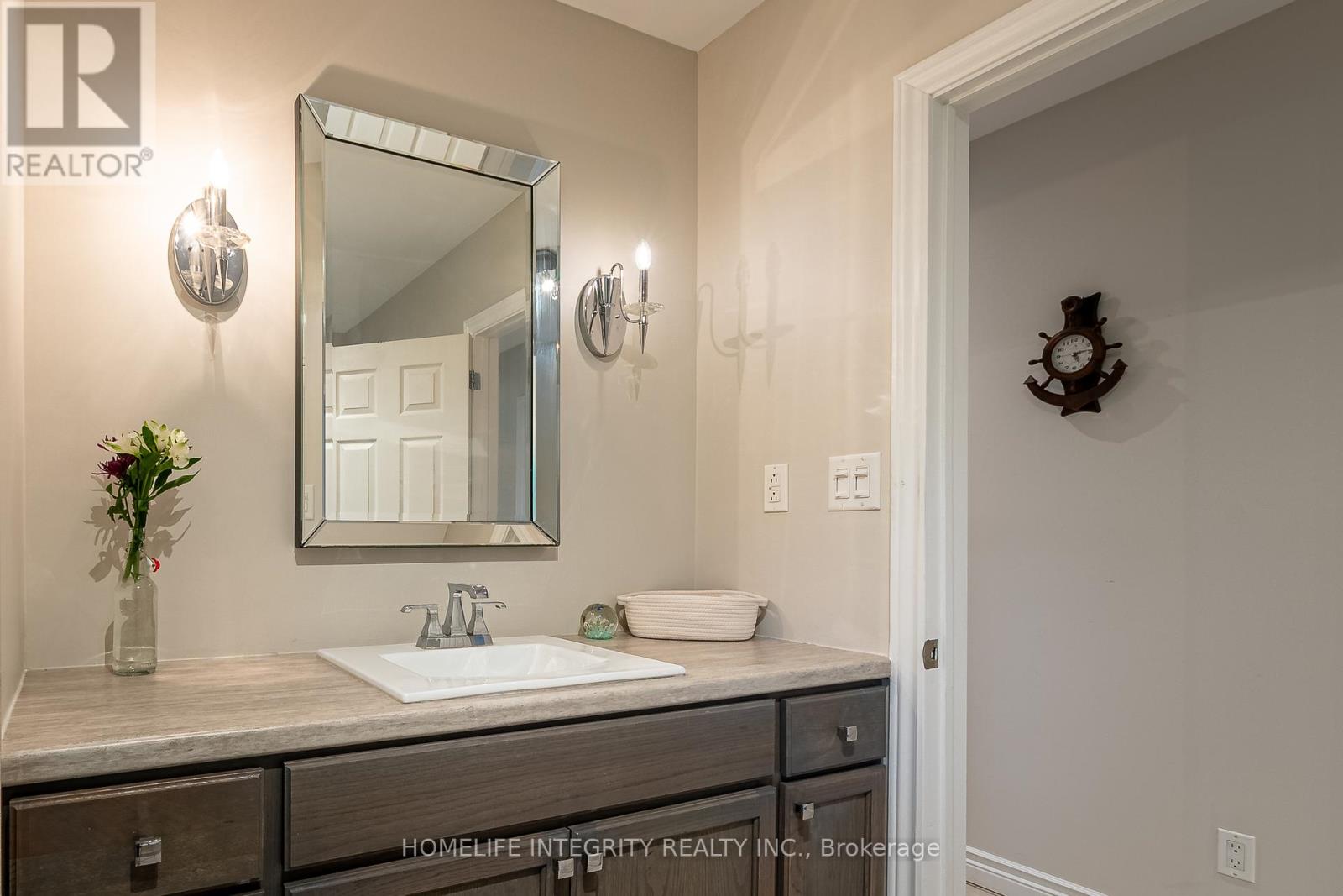 37 Manniku Road, Georgina, Ontario  L9P 1R2 - Photo 24 - N12393322