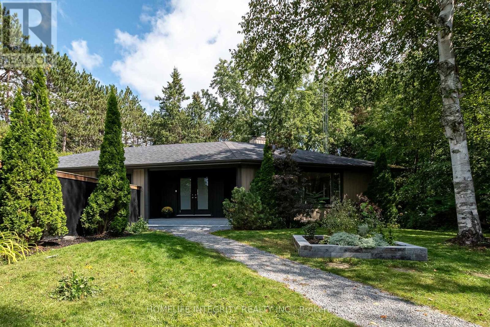 37 Manniku Road, Georgina, Ontario  L9P 1R2 - Photo 3 - N12393322