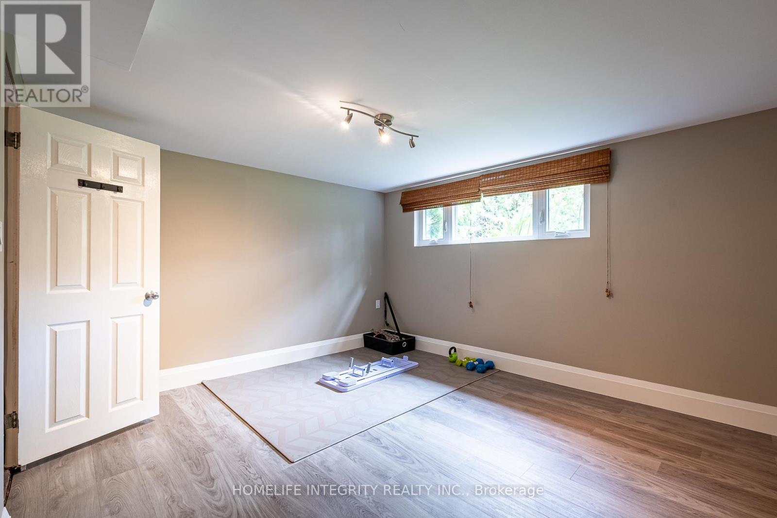 37 Manniku Road, Georgina, Ontario  L9P 1R2 - Photo 31 - N12393322