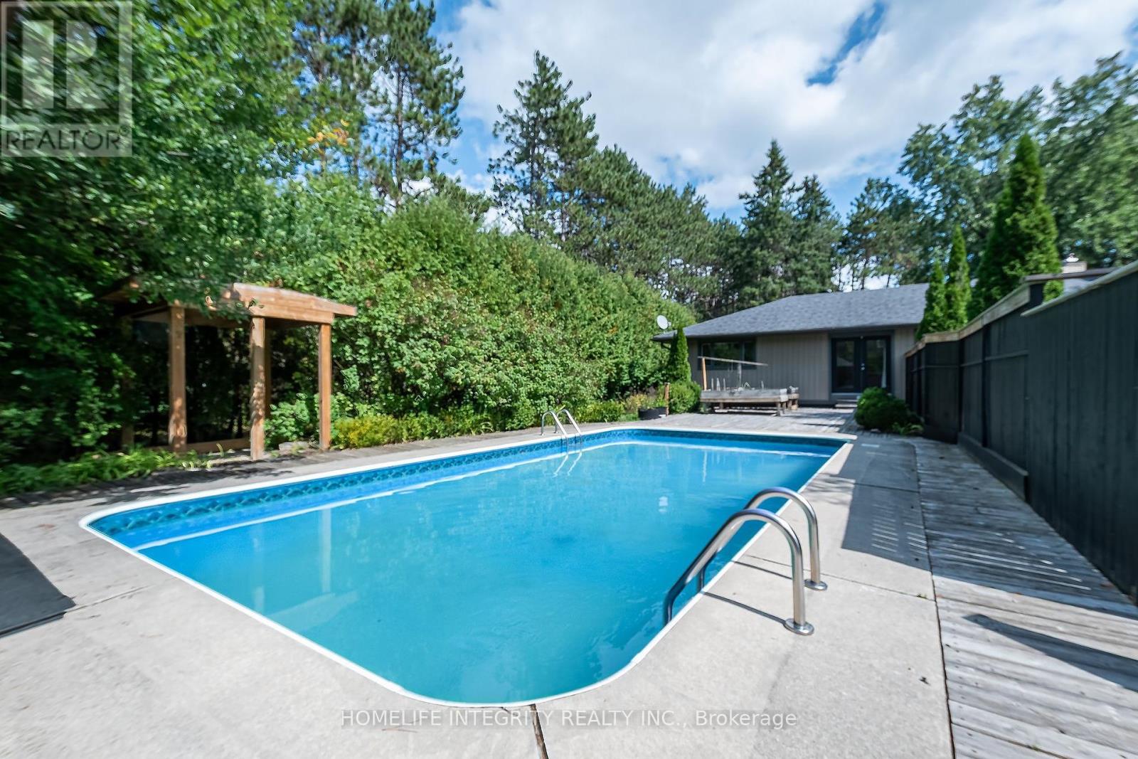 37 Manniku Road, Georgina, Ontario  L9P 1R2 - Photo 38 - N12393322