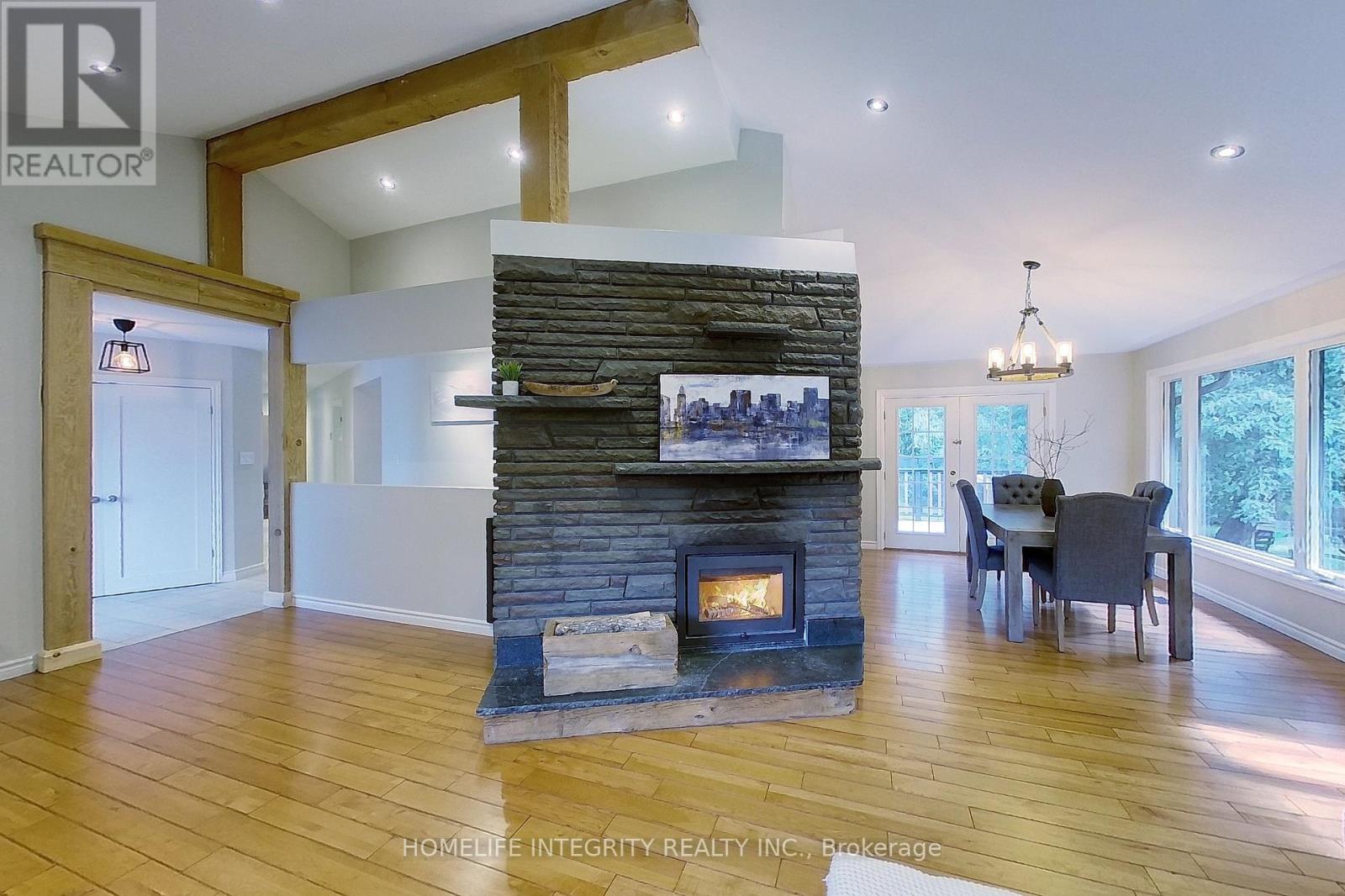 37 Manniku Road, Georgina, Ontario  L9P 1R2 - Photo 9 - N12393322