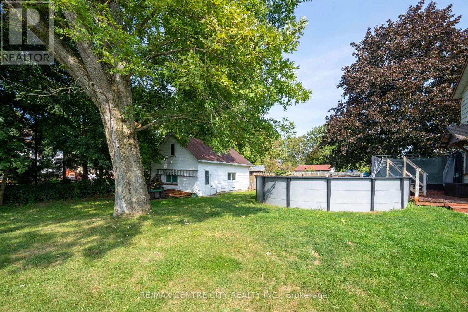 3261 Elgin Street, Brooke-Alvinston (Brooke Alvinston), Ontario  N0N 1A0 - Photo 12 - X12393817