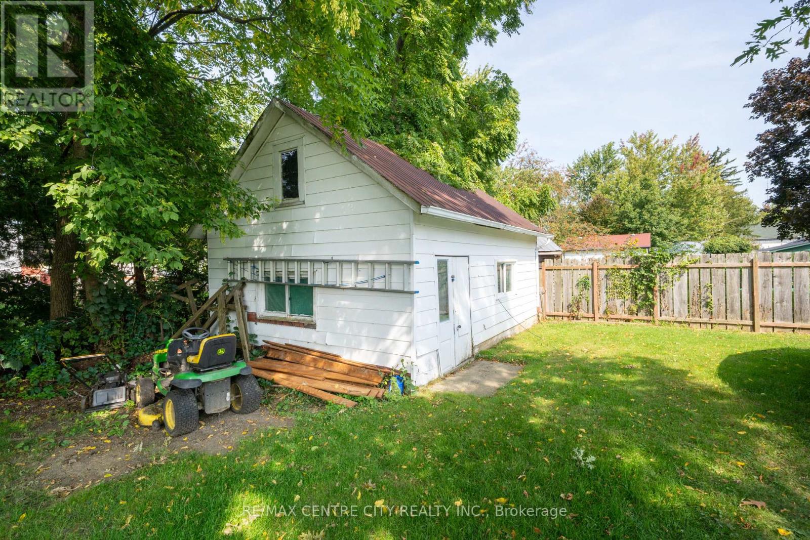 3261 Elgin Street, Brooke-Alvinston (Brooke Alvinston), Ontario  N0N 1A0 - Photo 13 - X12393817