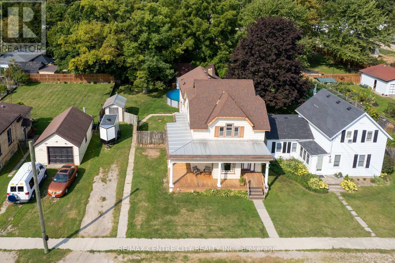 3261 Elgin Street, Brooke-Alvinston (Brooke Alvinston), Ontario  N0N 1A0 - Photo 2 - X12393817