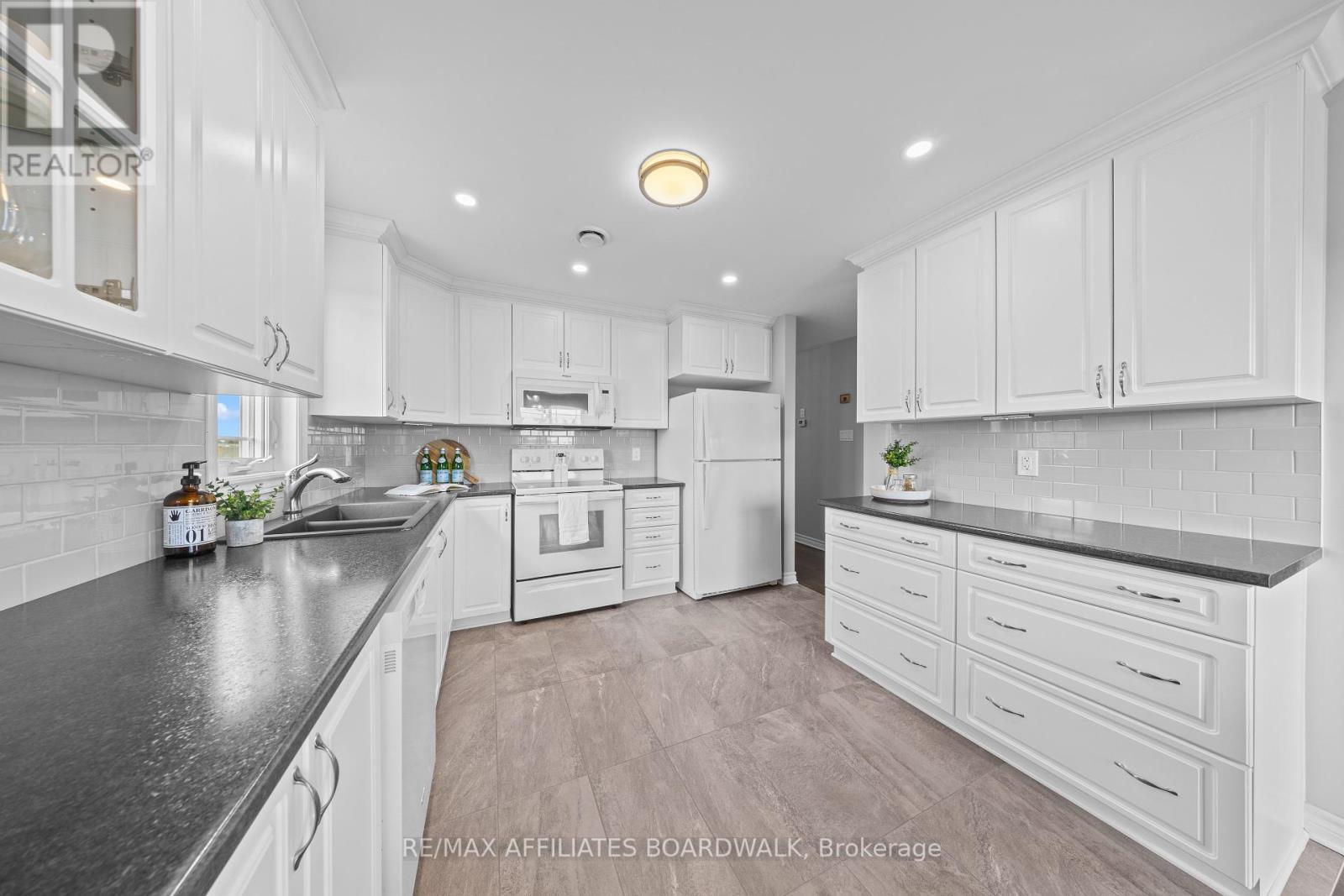 13 - 340 Tribeca Private, Ottawa, Ontario  K2J 6B4 - Photo 14 - X12393868