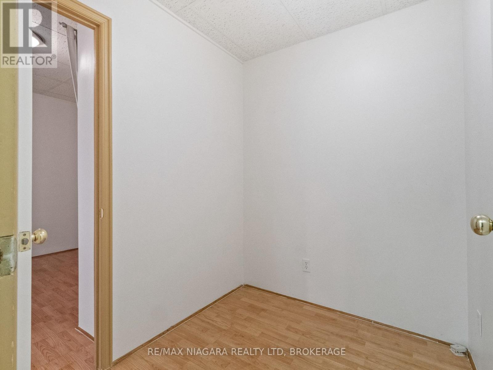 61 Queen Street, Fort Erie, Ontario  L2A 1T7 - Photo 10 - X12393901