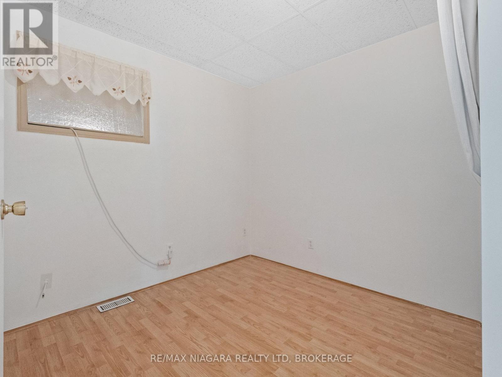 61 Queen Street, Fort Erie, Ontario  L2A 1T7 - Photo 9 - X12393901
