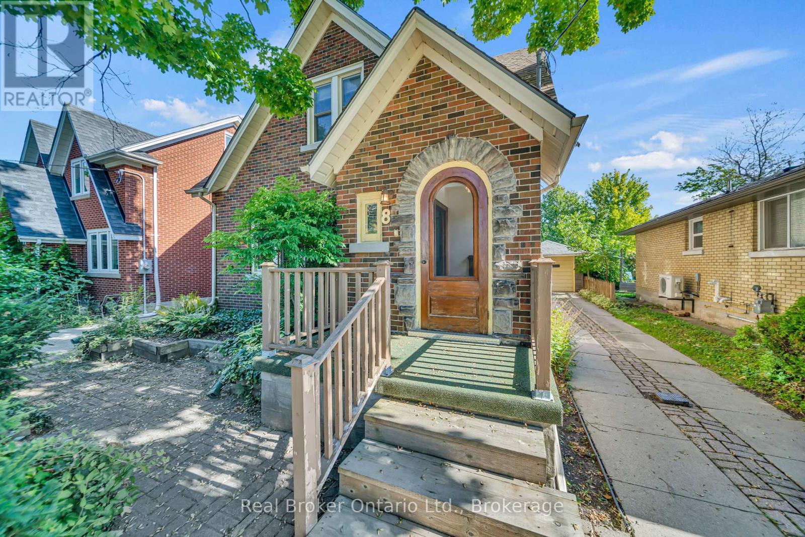 Property at 8 MARY STREET image 2