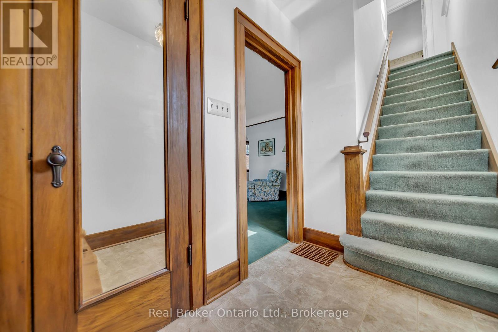 Property at 8 MARY STREET image 3