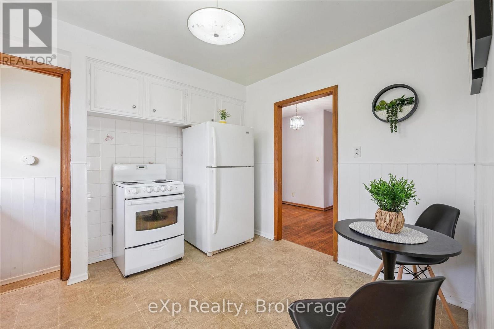 95 Ottawa Crescent, Guelph, Ontario N1E 2B1 - Photo 11 - X12393875