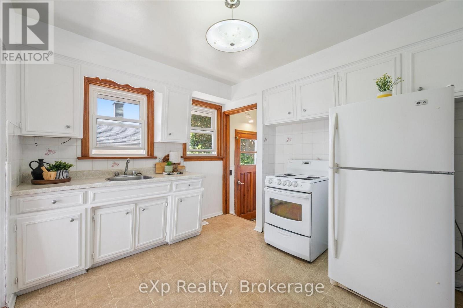 95 Ottawa Crescent, Guelph, Ontario N1E 2B1 - Photo 12 - X12393875