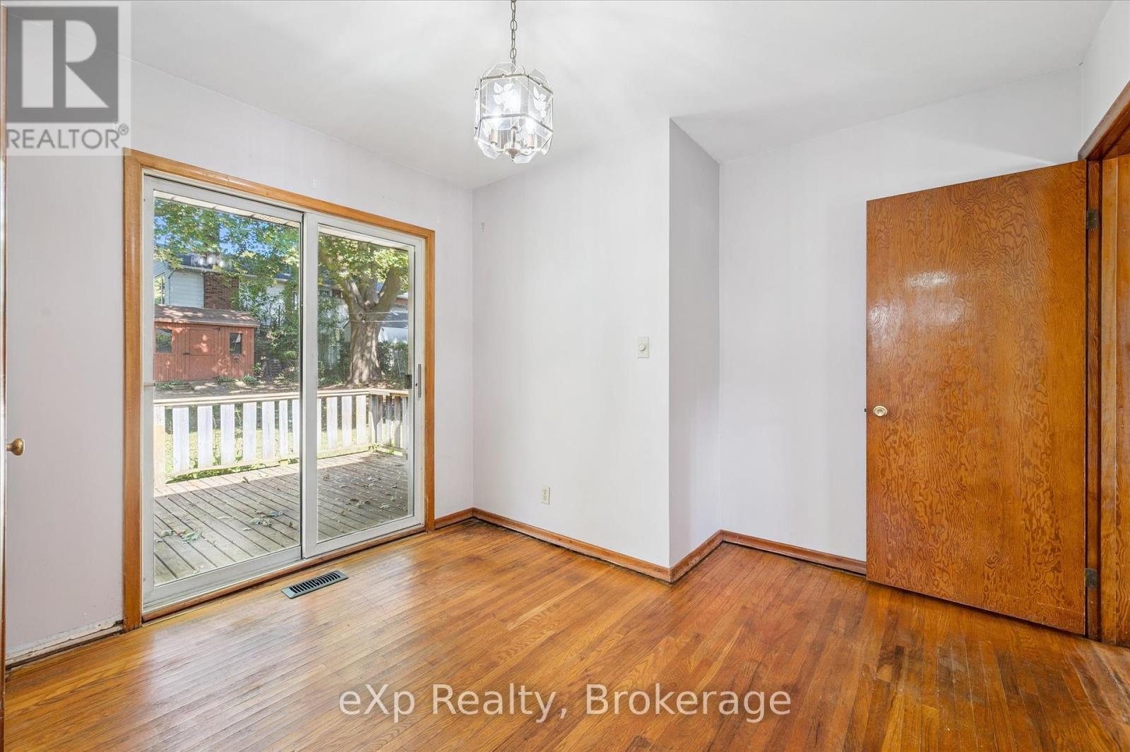 95 Ottawa Crescent, Guelph, Ontario N1E 2B1 - Photo 16 - X12393875