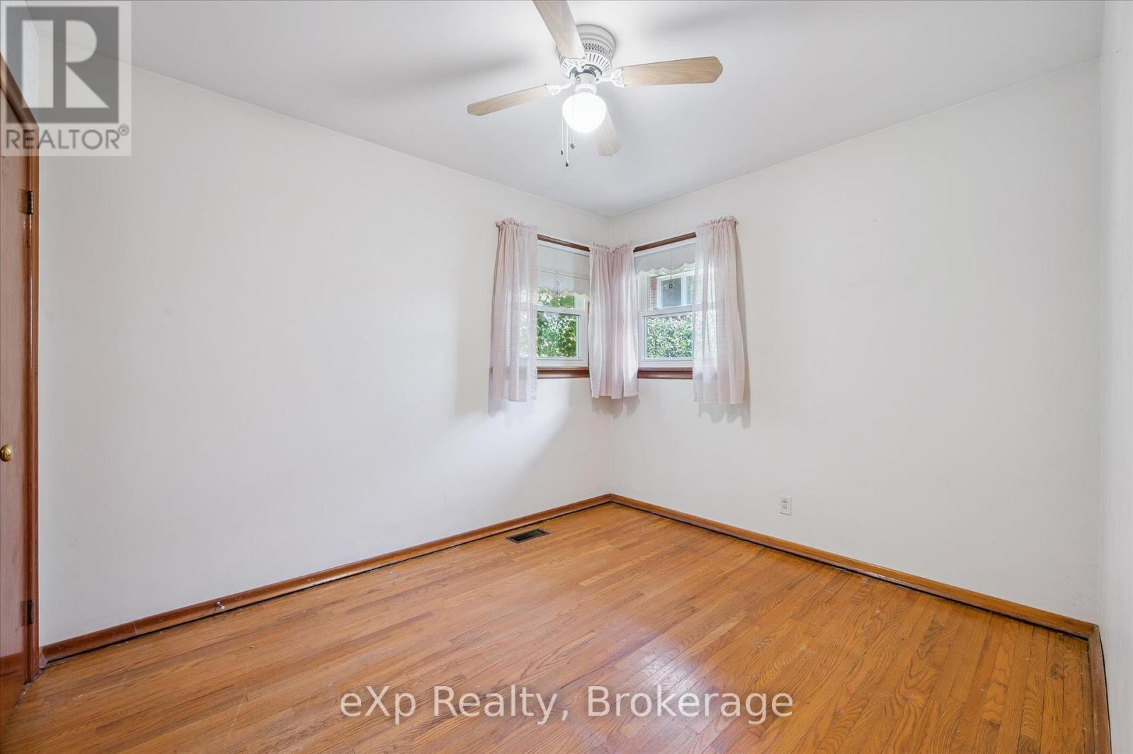 95 Ottawa Crescent, Guelph, Ontario N1E 2B1 - Photo 17 - X12393875