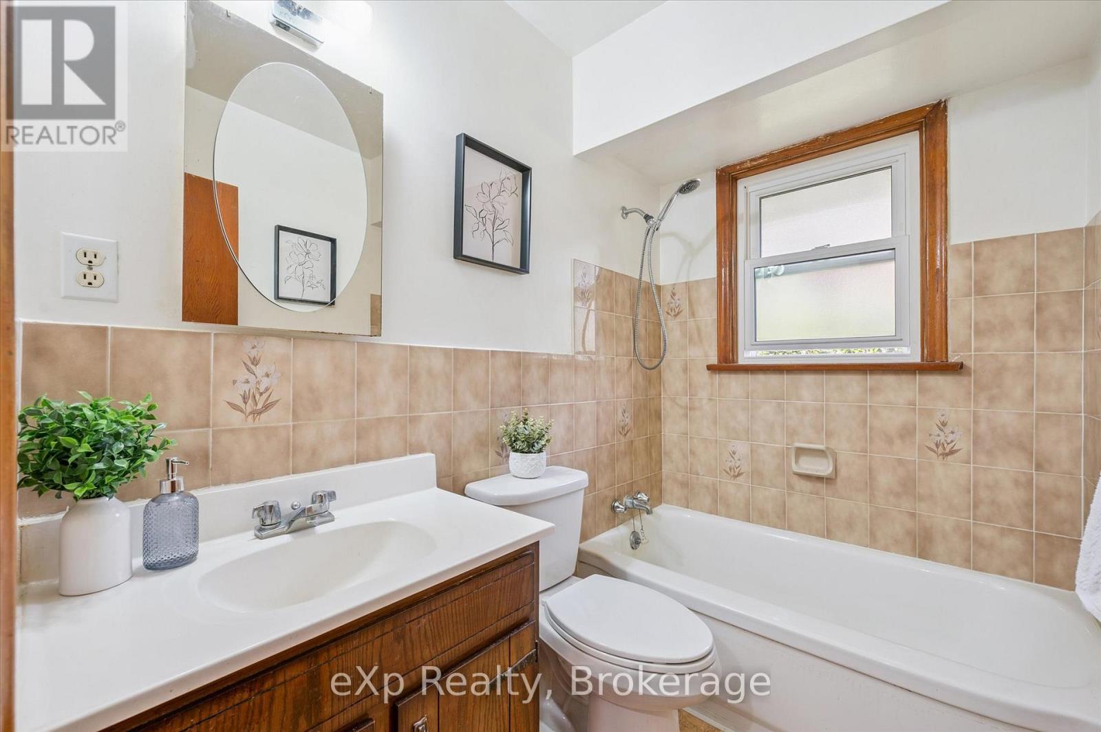 95 Ottawa Crescent, Guelph, Ontario N1E 2B1 - Photo 19 - X12393875