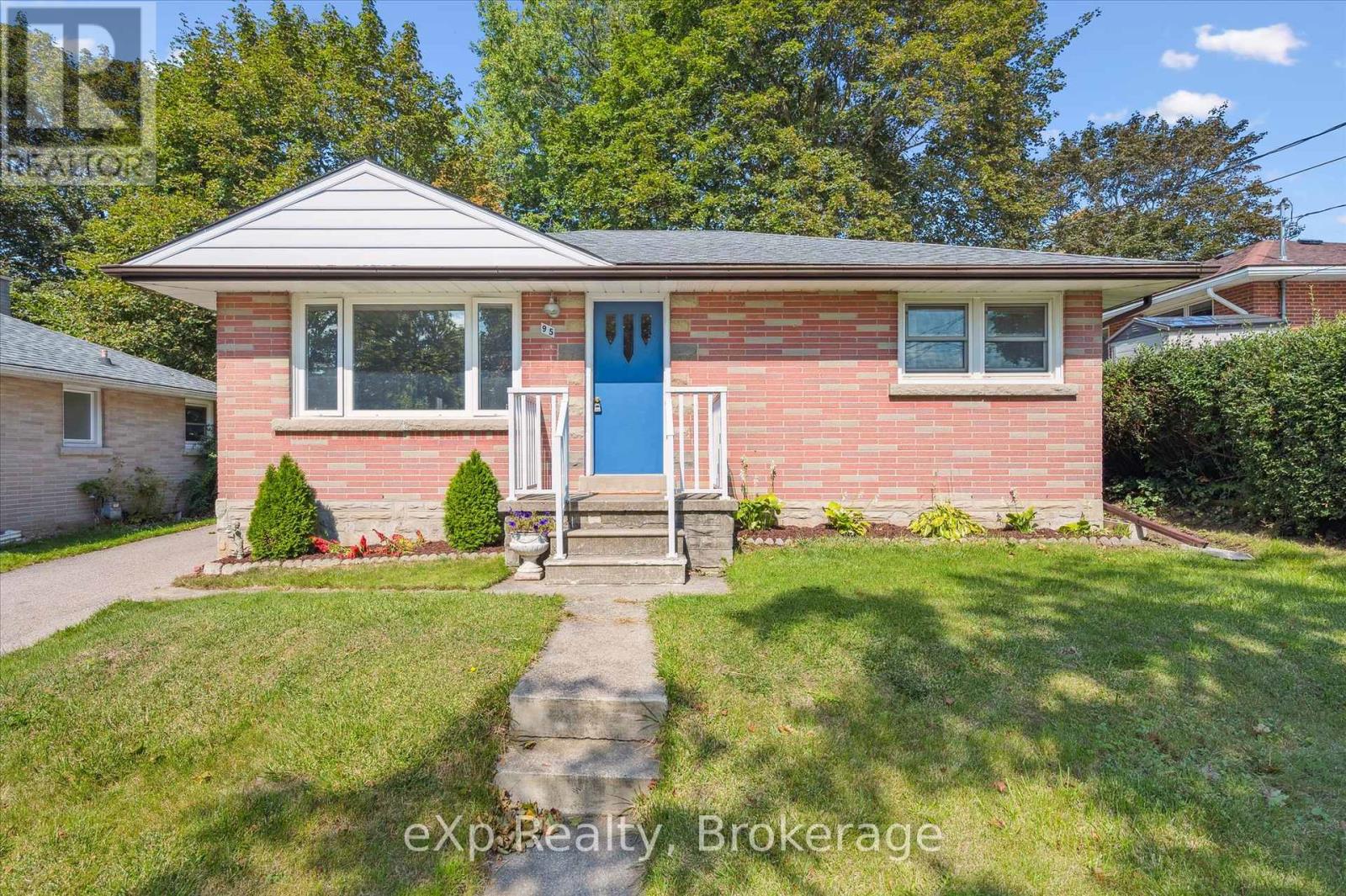 95 Ottawa Crescent, Guelph, Ontario N1E 2B1 - Photo 2 - X12393875