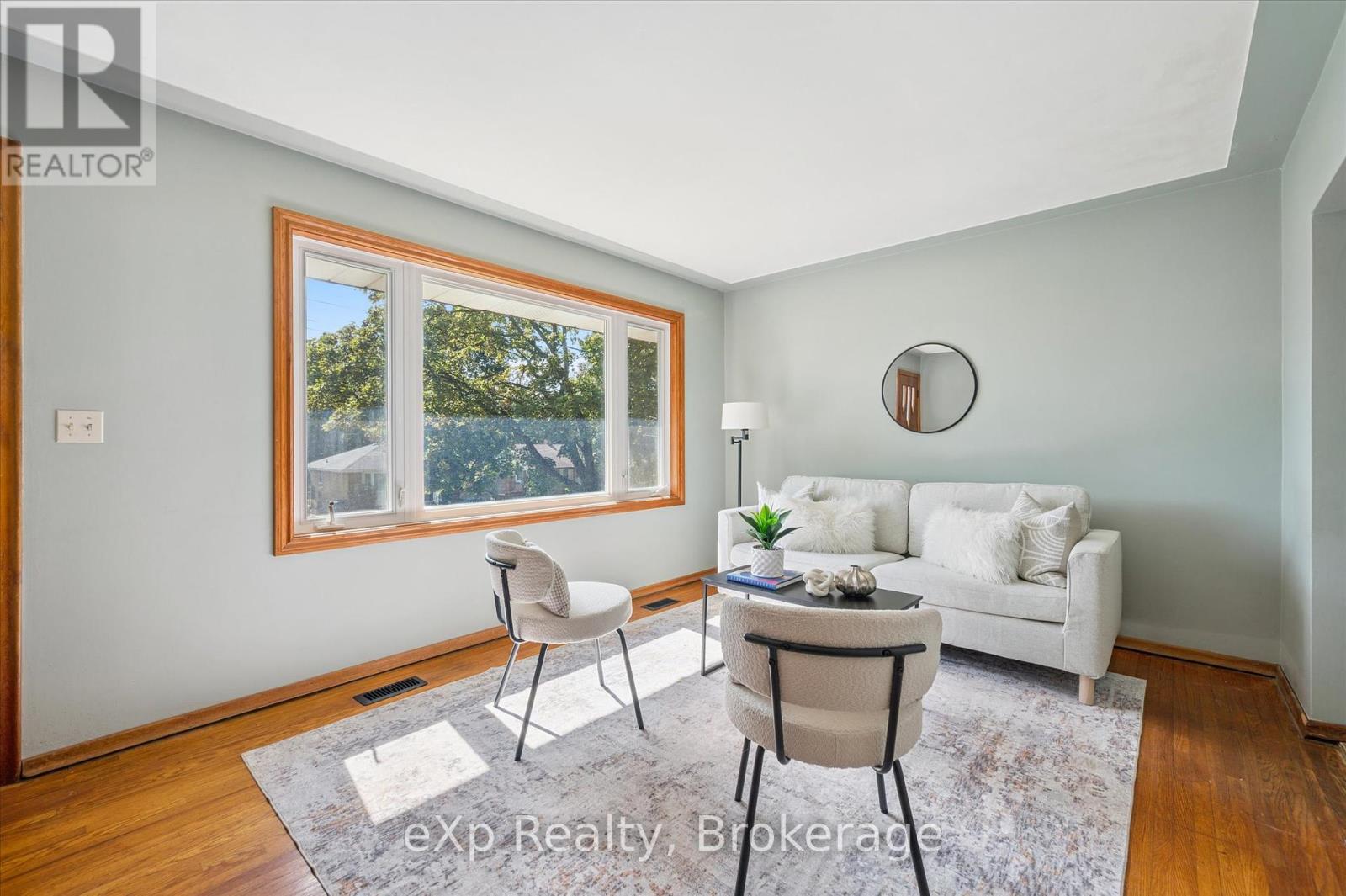 95 Ottawa Crescent, Guelph, Ontario N1E 2B1 - Photo 6 - X12393875