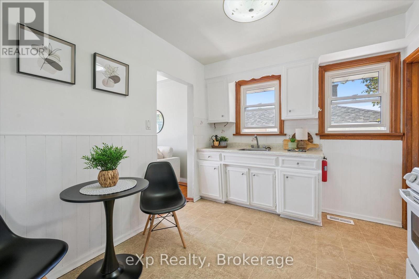 95 Ottawa Crescent, Guelph, Ontario N1E 2B1 - Photo 9 - X12393875