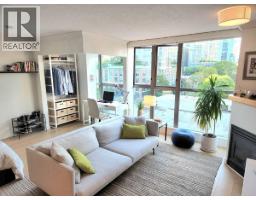 702 928 RICHARDS STREET, Vancouver, British Columbia