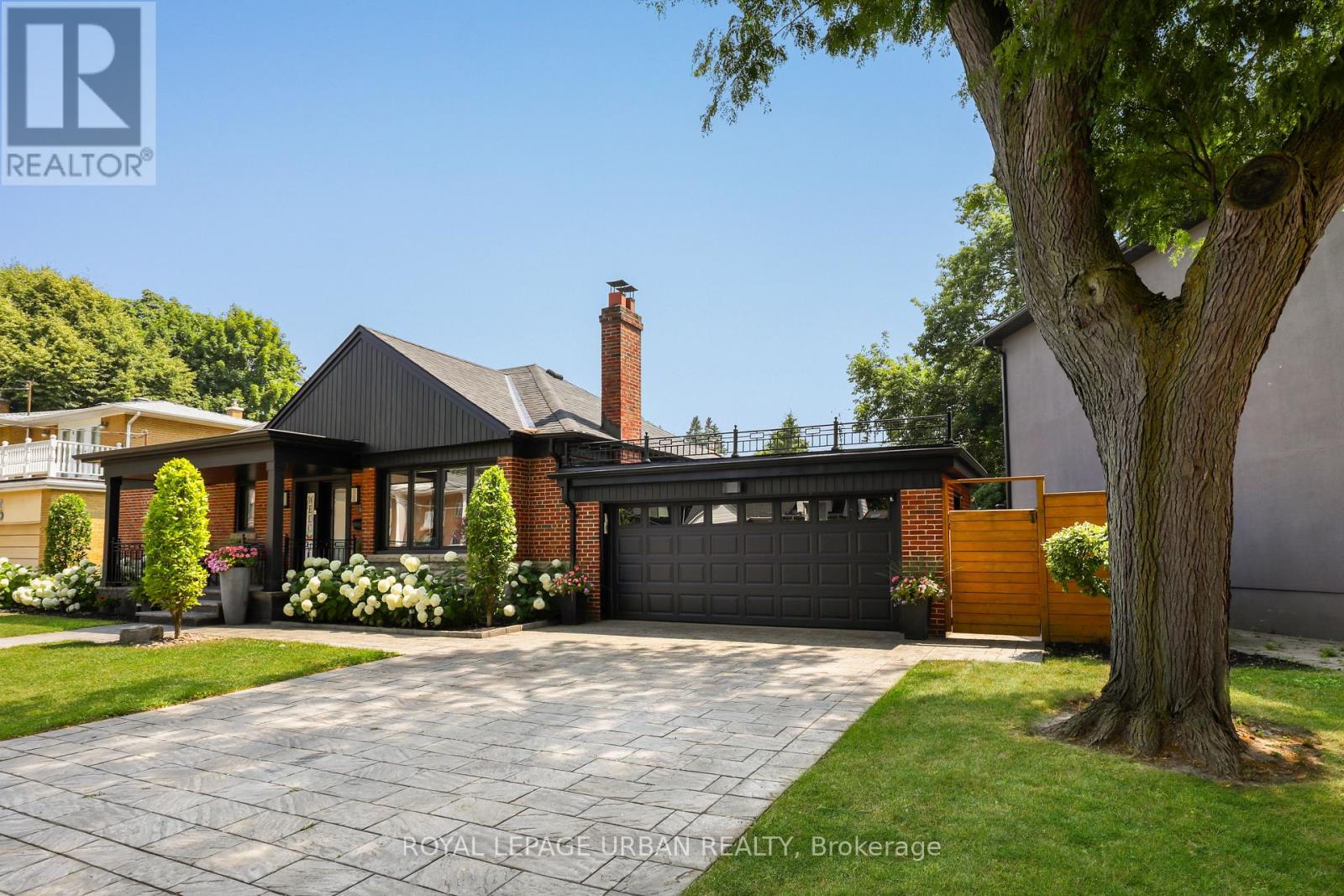 Property at 147 PARKVIEW HILL CRESCENT image 2