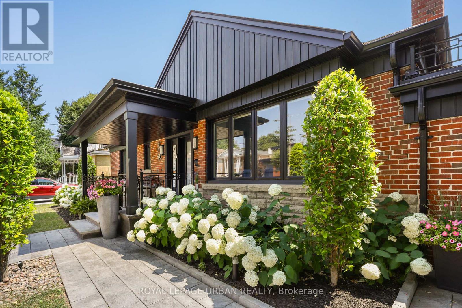 Property at 147 PARKVIEW HILL CRESCENT image 3