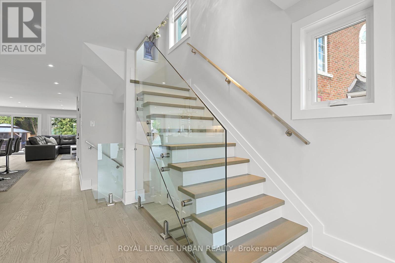 Property at 182 PARKVIEW HILL CRESCENT image 5