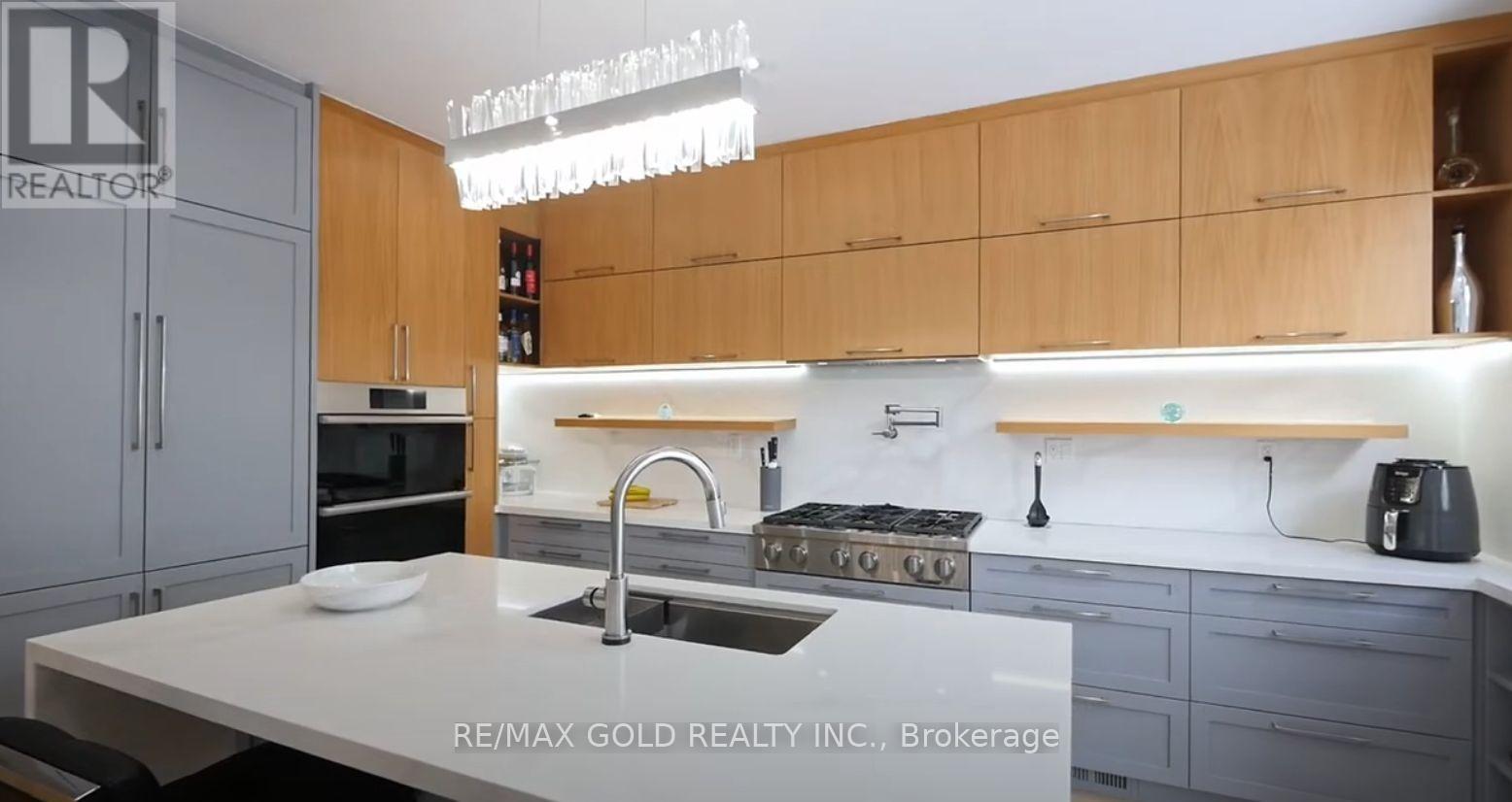 Sm 1 - 91 Cadorna Avenue, Toronto, Ontario  M4J 3W9 - Photo 3 - E12393738