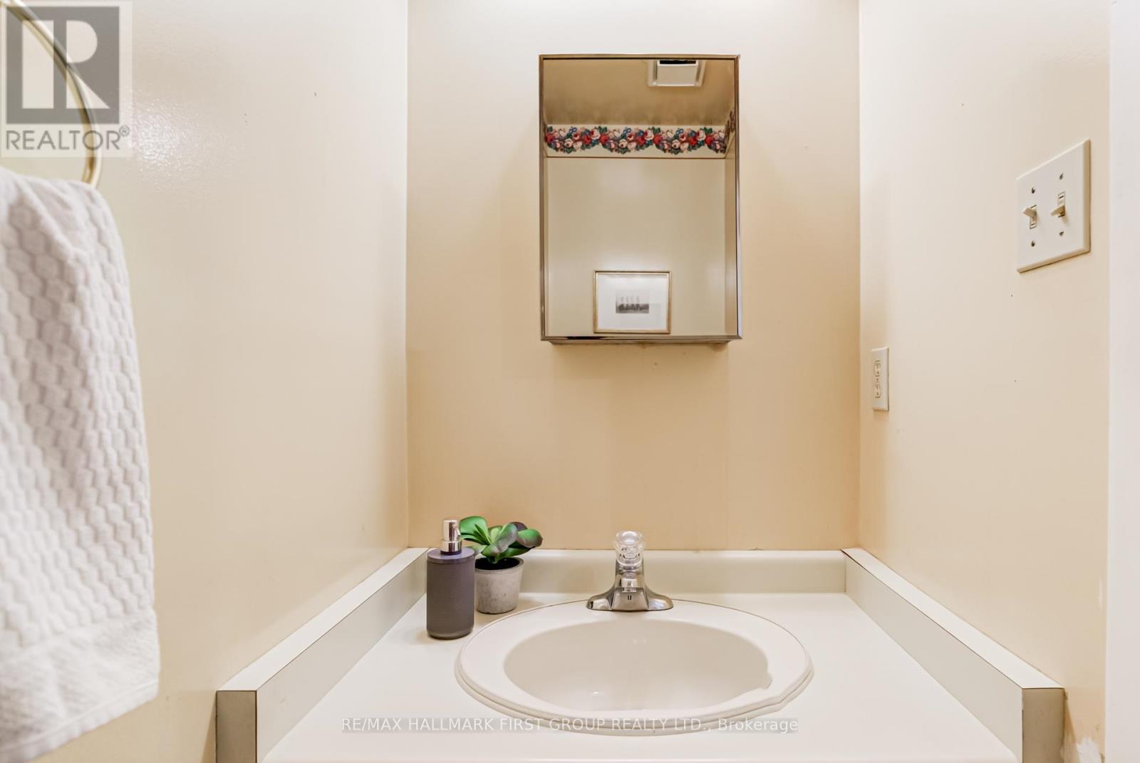 58 Lady Bower Crescent, Toronto (Malvern), Ontario  M1B 4P8 - Photo 12 - E12393743