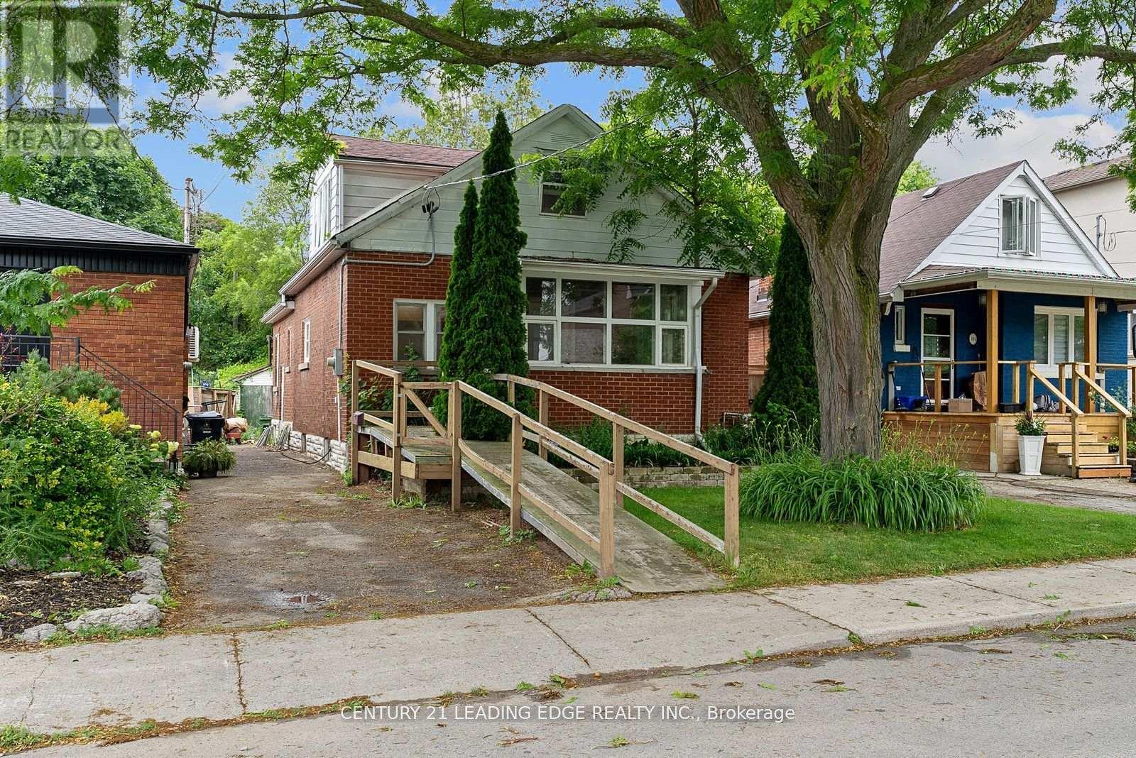 Property at 102 KALMAR AVENUE N image 2