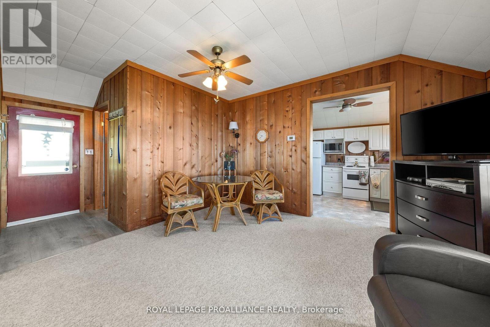 1051 Lakeside Drive, Prince Edward County, Ontario  K0K 1T0 - Photo 12 - X12393836