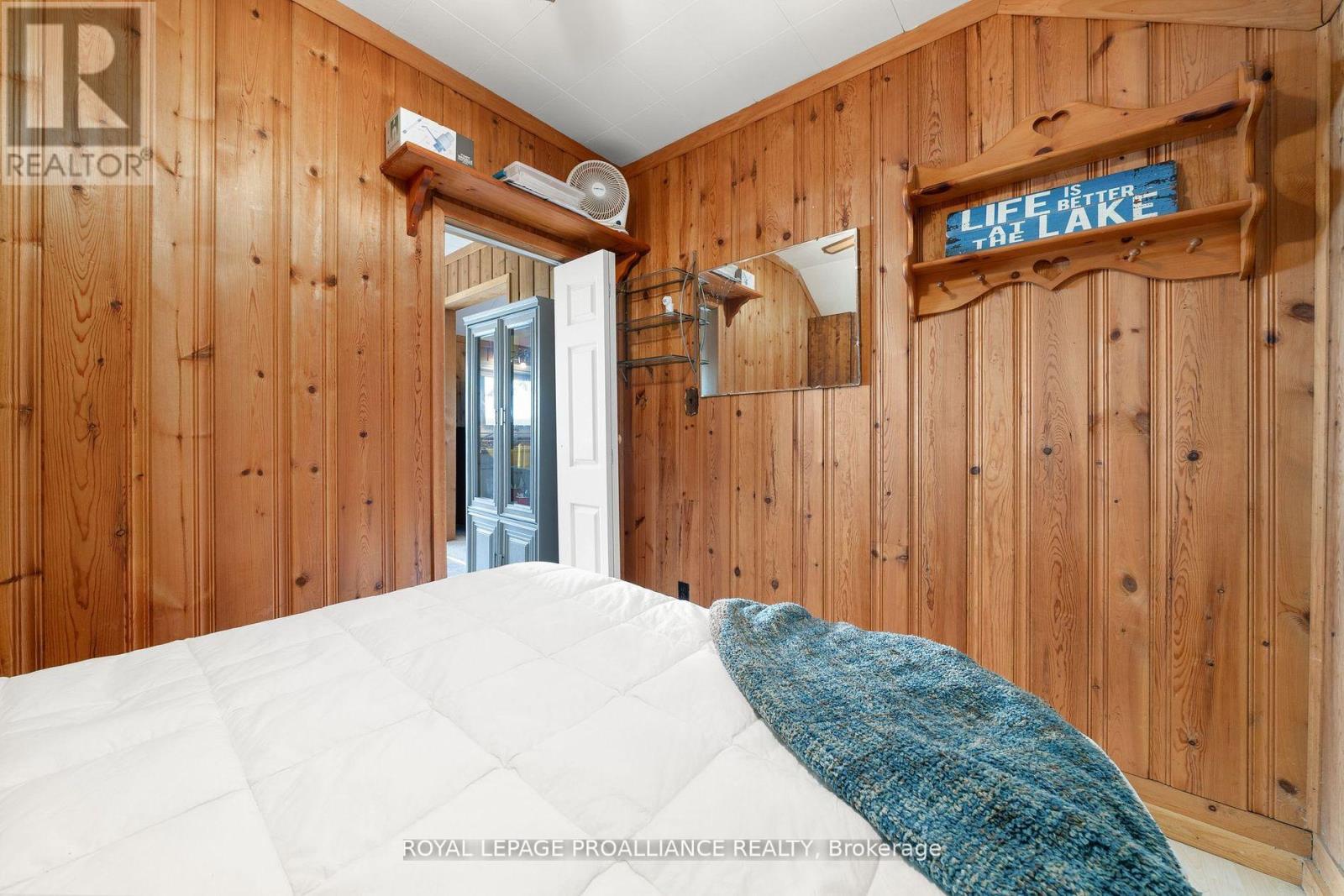 1051 Lakeside Drive, Prince Edward County, Ontario  K0K 1T0 - Photo 17 - X12393836