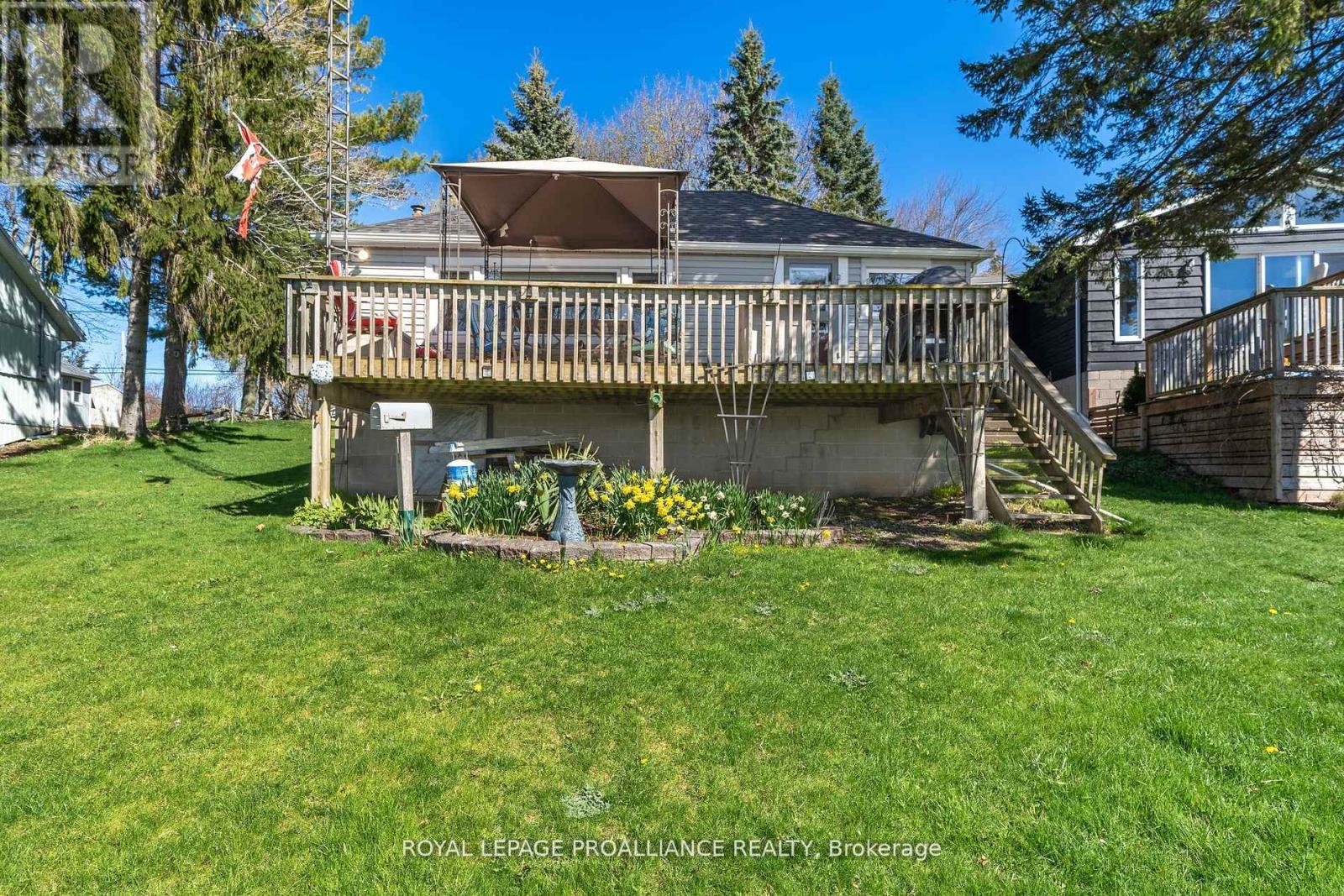 1051 Lakeside Drive, Prince Edward County, Ontario  K0K 1T0 - Photo 23 - X12393836