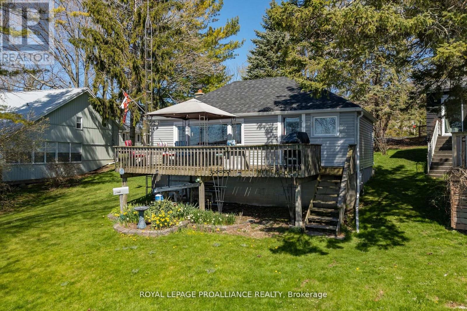 1051 Lakeside Drive, Prince Edward County, Ontario  K0K 1T0 - Photo 24 - X12393836