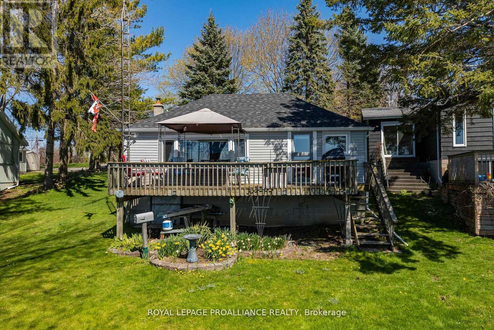1051 Lakeside Drive, Prince Edward County, Ontario  K0K 1T0 - Photo 25 - X12393836