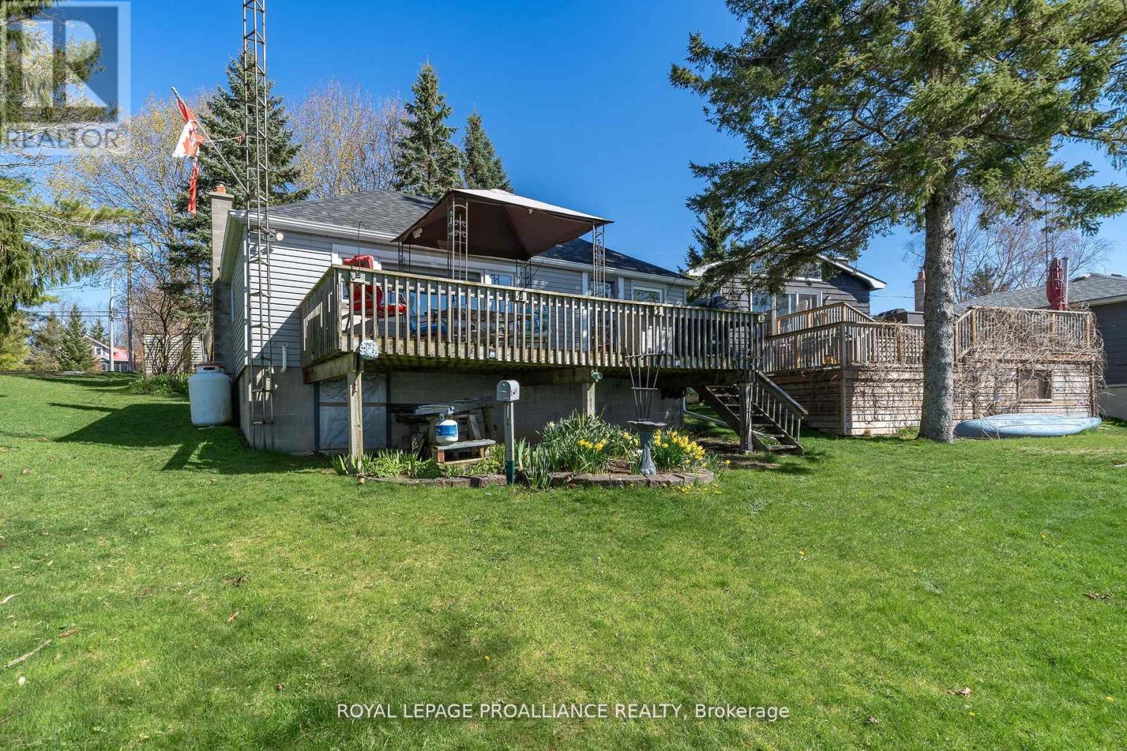 1051 Lakeside Drive, Prince Edward County, Ontario  K0K 1T0 - Photo 27 - X12393836