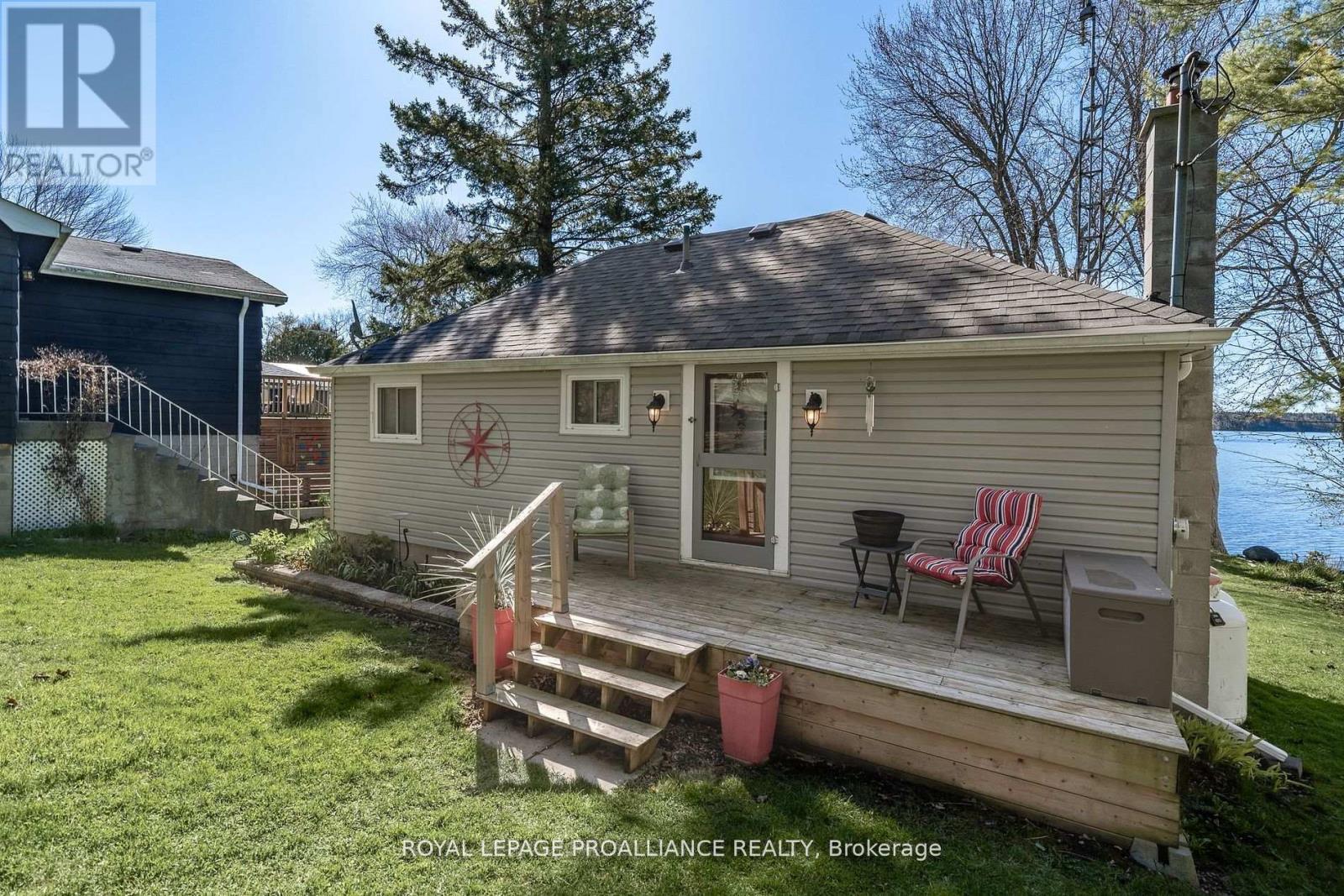 1051 Lakeside Drive, Prince Edward County, Ontario  K0K 1T0 - Photo 5 - X12393836