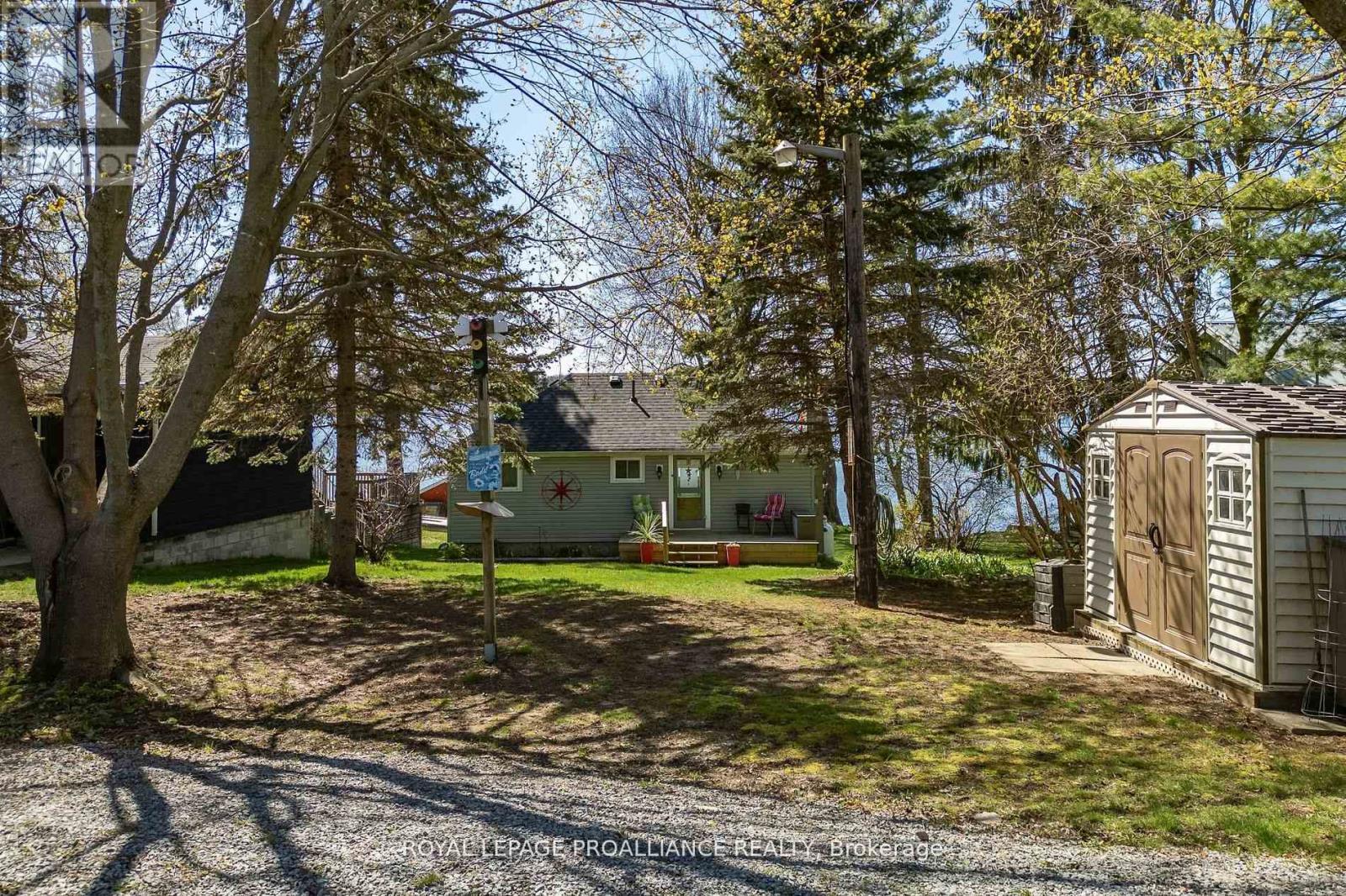 1051 Lakeside Drive, Prince Edward County, Ontario  K0K 1T0 - Photo 6 - X12393836