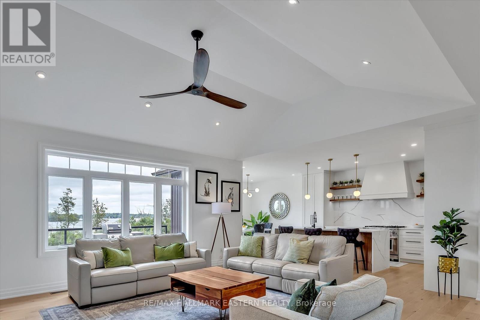 35 Lakeview Crescent, Kawartha Lakes (Bobcaygeon), Ontario  K0M 1A0 - Photo 2 - X12393905