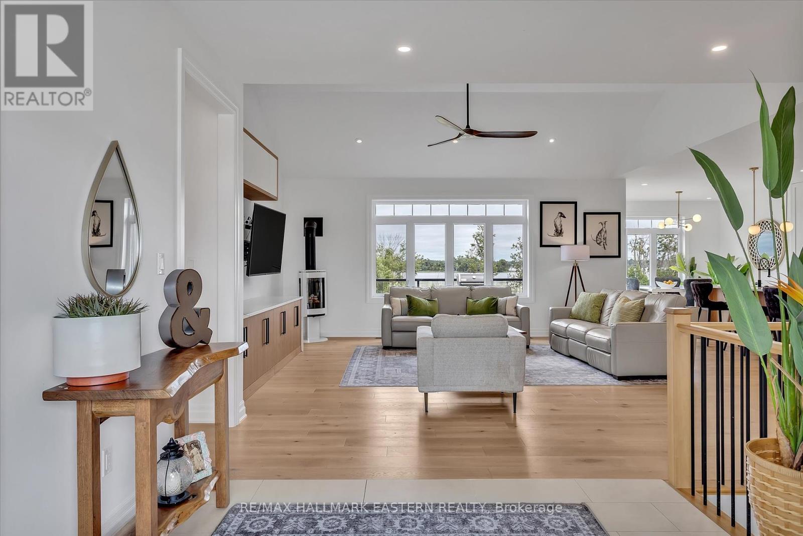 35 Lakeview Crescent, Kawartha Lakes (Bobcaygeon), Ontario  K0M 1A0 - Photo 3 - X12393905