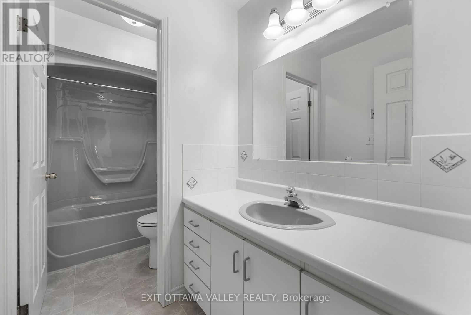 127 Owens Street, Pembroke, Ontario  K8A 8K1 - Photo 23 - X12385820