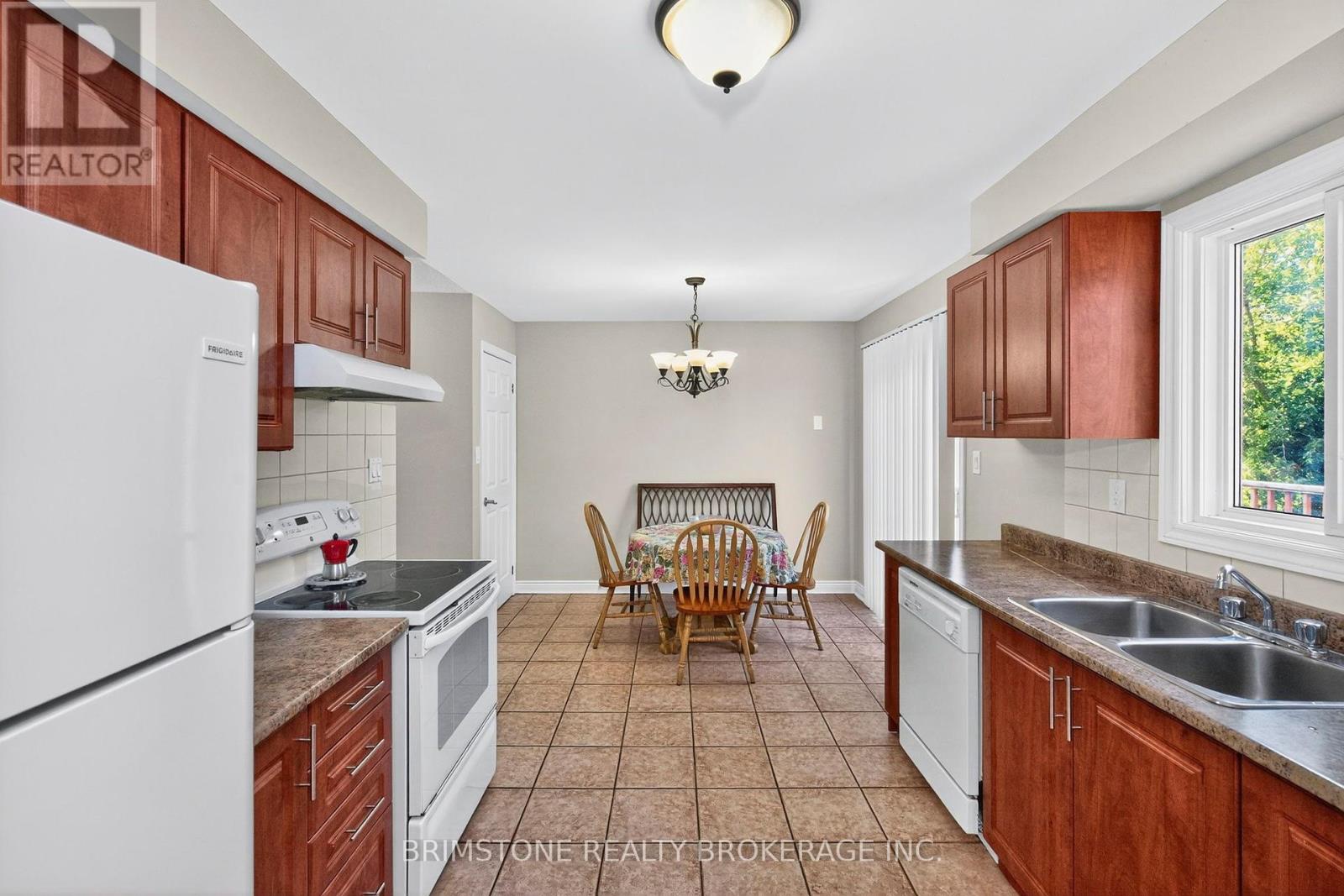 16 Northgate Drive, Bradford West Gwillimbury, Ontario  L3Z 2H5 - Photo 6 - N12393710