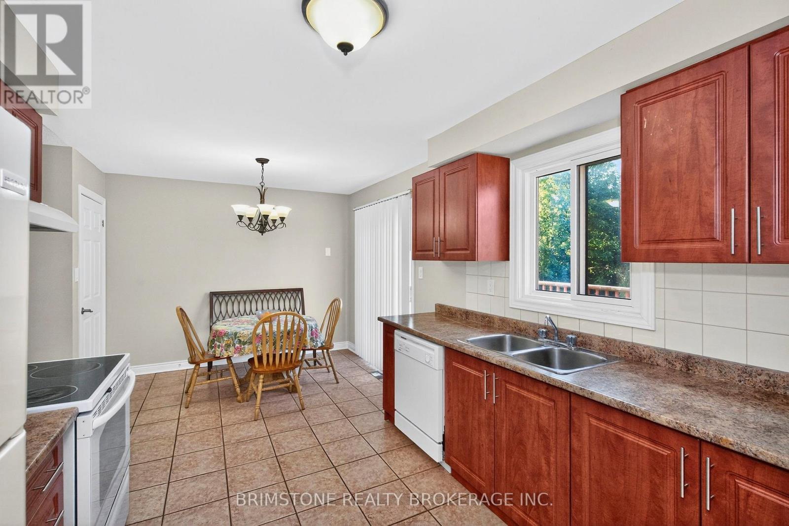 16 Northgate Drive, Bradford West Gwillimbury, Ontario  L3Z 2H5 - Photo 7 - N12393710