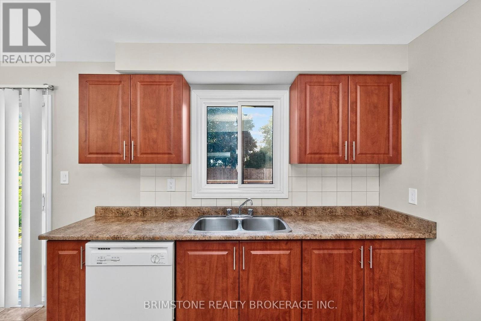 16 Northgate Drive, Bradford West Gwillimbury, Ontario  L3Z 2H5 - Photo 8 - N12393710