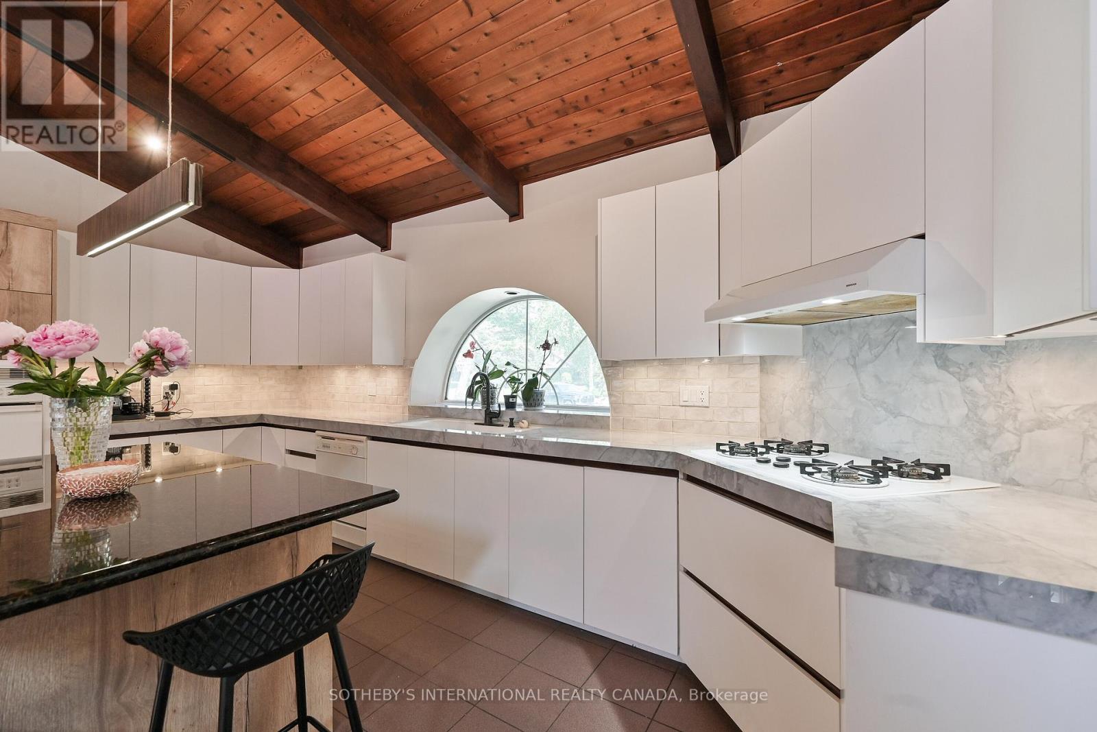 130 Monsheen Drive, Vaughan, Ontario  L4L 2E7 - Photo 6 - N12393783