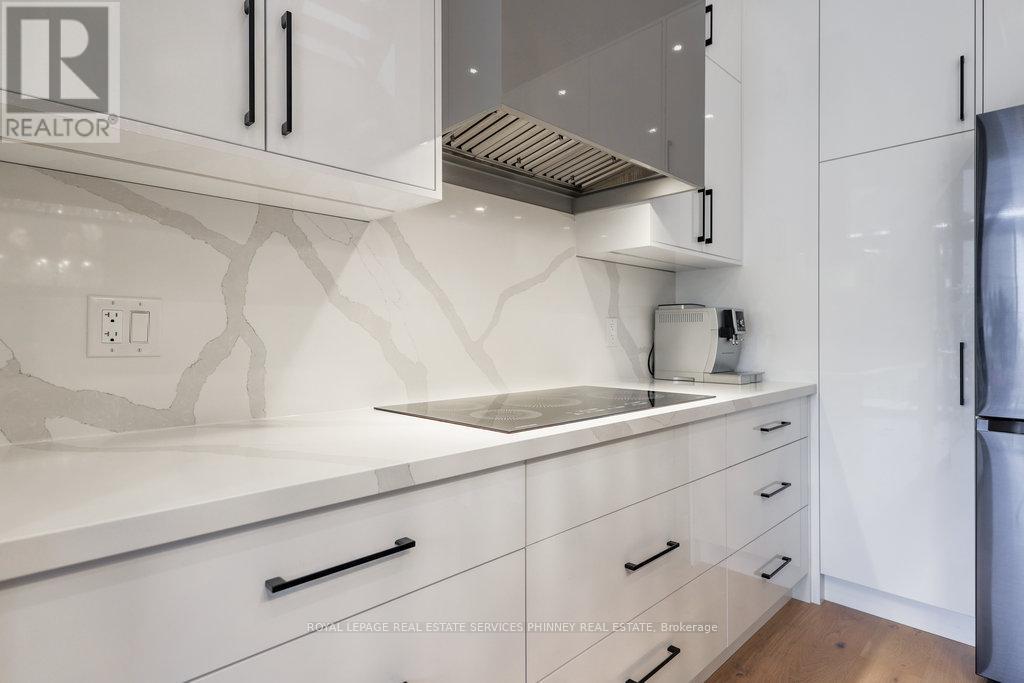 105 Tenth Street, Toronto, Ontario  M8V 3E9 - Photo 12 - W12393561