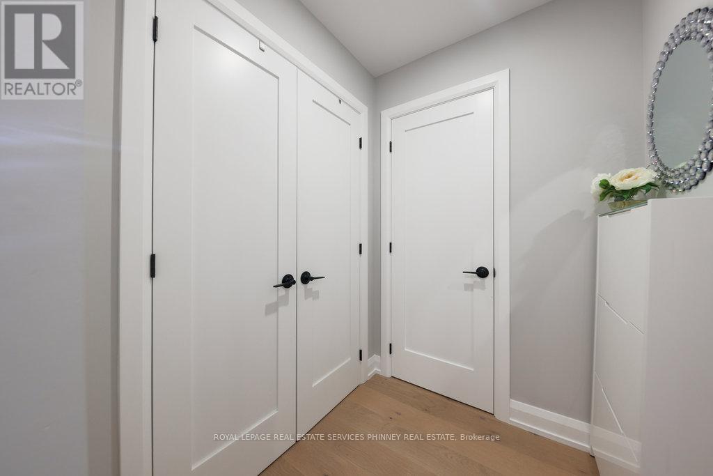 105 Tenth Street, Toronto, Ontario  M8V 3E9 - Photo 5 - W12393561