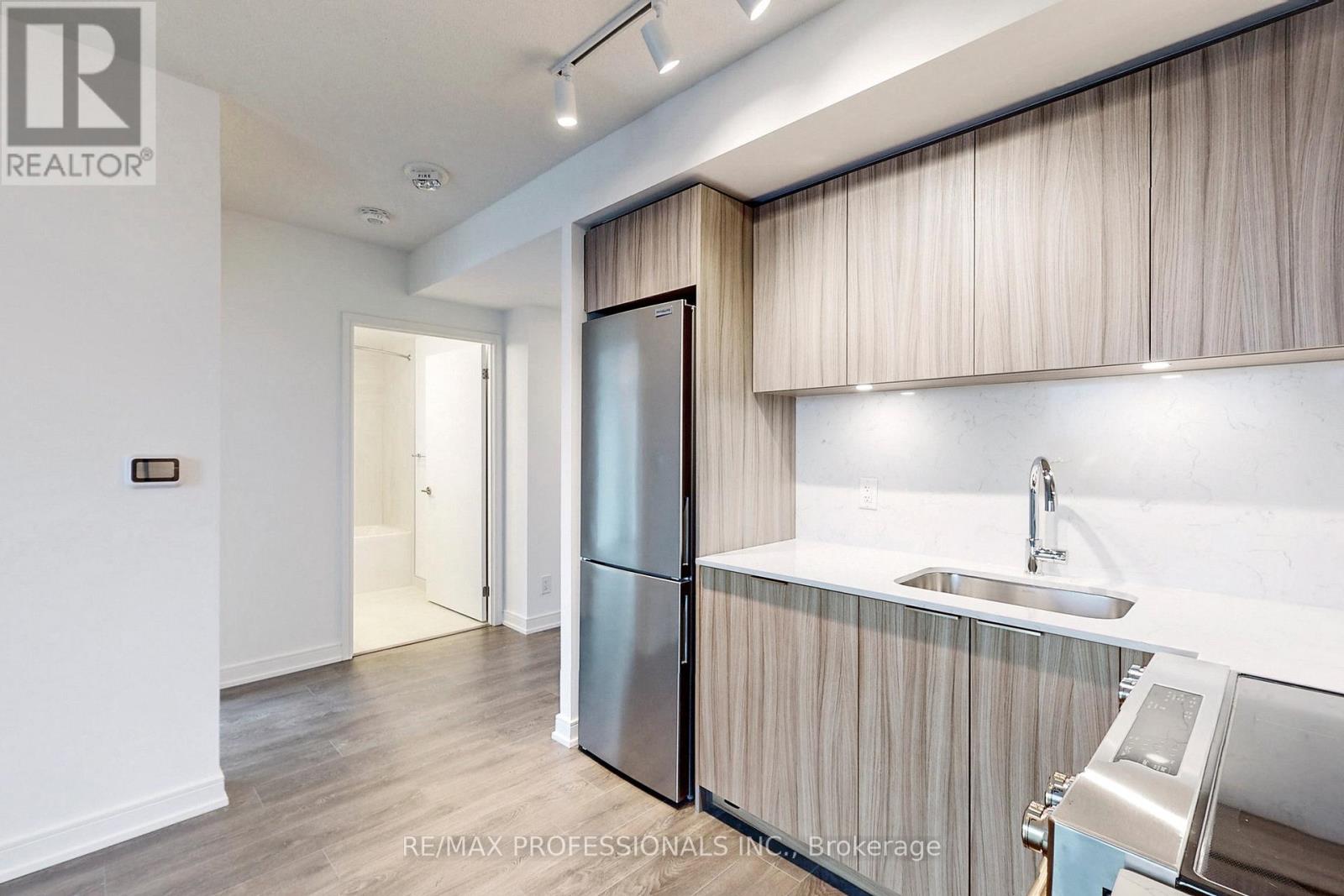 803 - 30 Samuel Wood Way, Toronto, Ontario  M9B 1B1 - Photo 10 - W12393602