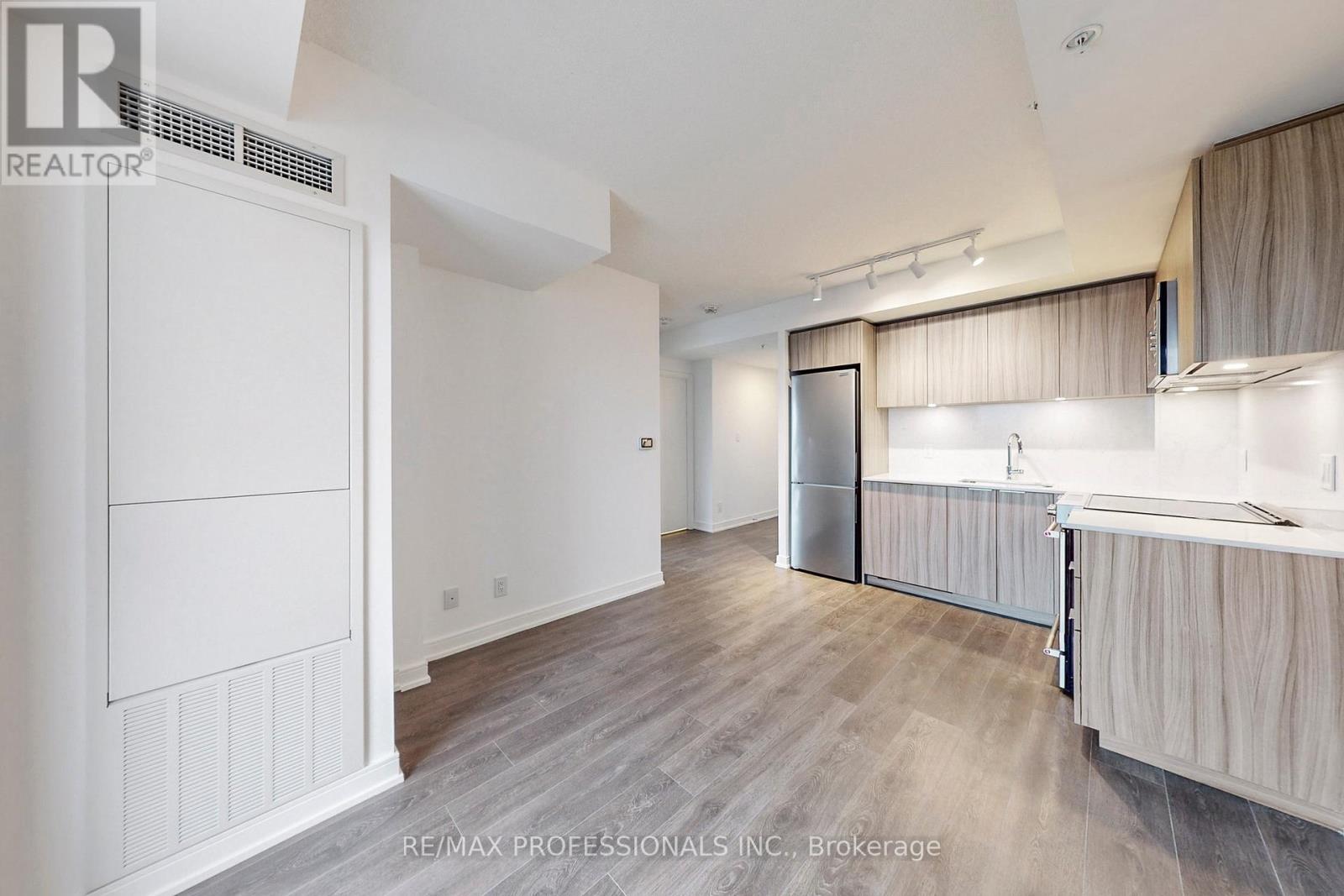 803 - 30 Samuel Wood Way, Toronto, Ontario  M9B 1B1 - Photo 6 - W12393602